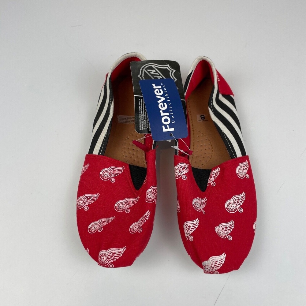 NWT NHL Womens Size S 5-6 Detroit Red Wings Slip on Canvas Shoes